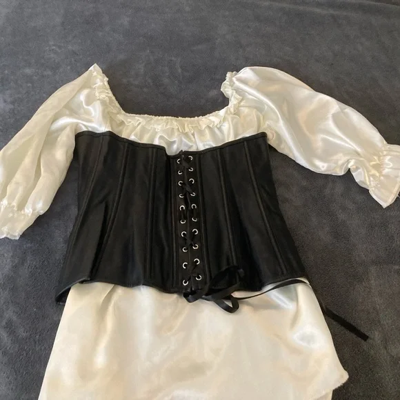 **SOLD**Women's Costume Corset & Blouse - Picture 3 of 10